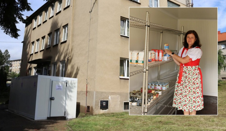 Charita zprovoznila nový kontejner pro skladování a výdej potravinové pomoci