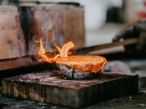 Annín hostil mezinárodní sklářské sympozium, studenti vysokých škol tvořili umělecká díla s místními skláři