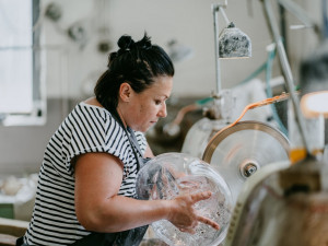 Annín hostil mezinárodní sklářské sympozium, studenti vysokých škol tvořili umělecká díla s místními skláři