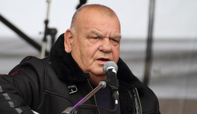 Zemřel folkový písničkář František Nedvěd, bylo mu 73 let