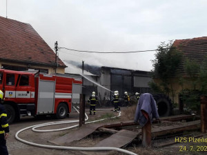 V Chotěšově zase hasiči likvidovali požár velké dílny