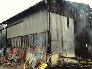 V Chotěšově zase hasiči likvidovali požár velké dílny