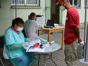 Zdravotníci začali s očkováním plzeňských bezdomovců, dostanou jednodávkovou vakcínu
