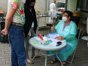 Zdravotníci začali s očkováním plzeňských bezdomovců, dostanou jednodávkovou vakcínu