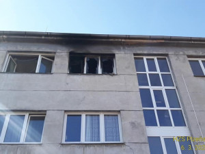 Za březnovou explozí na ubytovně jsou výpary toluenu, nájemník je na pokoji odpálil zapalovačem a málem uhořel