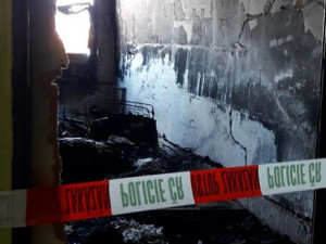 Za březnovou explozí na ubytovně jsou výpary toluenu, nájemník je na pokoji odpálil zapalovačem a málem uhořel