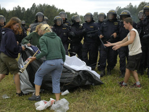 Před 16 lety rozehnali brutálně policejní těžkooděnci CzechTek, akce urychlila vznik antikonfliktních týmů