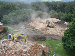 Demolice starých armádních budov na vrcholu Čerchova, foto: CHKO Český les