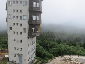 Demolice starých armádních budov na vrcholu Čerchova, foto: CHKO Český les