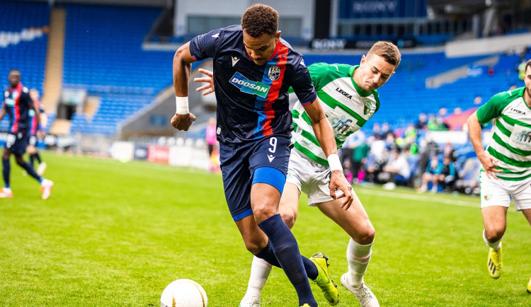 Fotbalistům Plzně se podařilo odvrátit ostudný debakl, prohru stáhli na rozdíl dvou branek