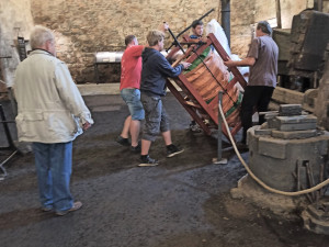 Vodní hamr v Dobřívě zdobí další exponát, na repasi měchu padla kůže z 2,5 volů