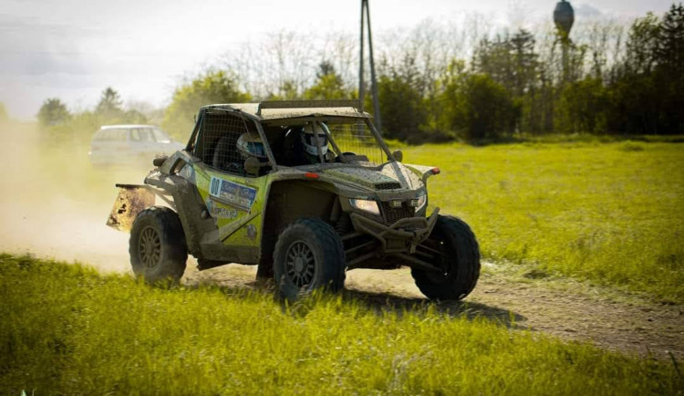 Jarka si splnila sen a svezla se v závodní buggy