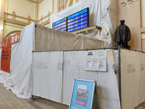 Historická budova nádraží v Plzni prochází velkou přeměnou za 668 milionů