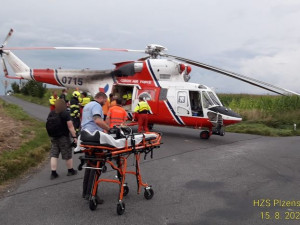 Při čelním střetu dvou aut na Klatovsku se vážně zranili čtyři lidé