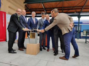 Dnes proběhlo slavností zahájení stavby, dělníci jsou nicméně na místě už od května.