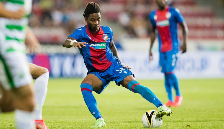 Záložník Ba Loua pomůže Viktorii proti CSKA Sofia, pak přestoupí do polského Lechu Poznaň