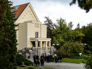 Na Ústředním hřbitově v Plzni bude možnost uložit ostatky zemřelého ke kořenům stromů