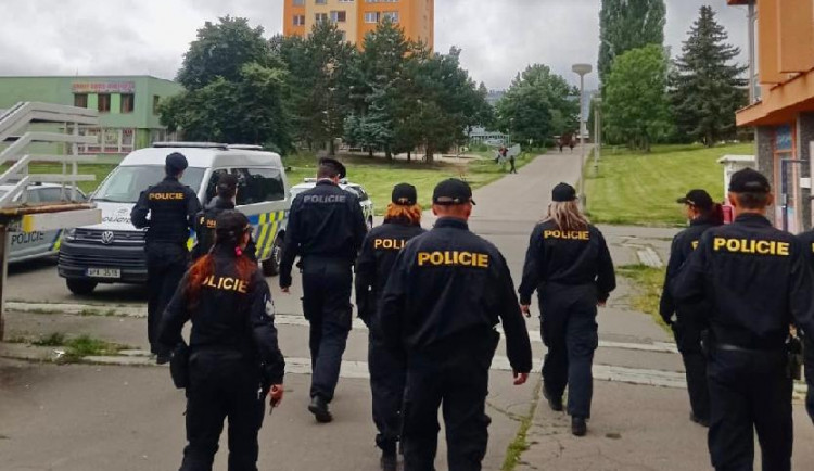 Policisté jdou do akce