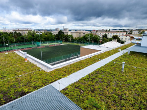 Základní škola v Plzni získala nové odborné učebny i zelenou střechu