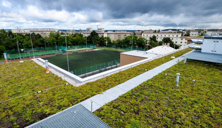 Základní škola získala nové odborné učebny i zelenou střechu