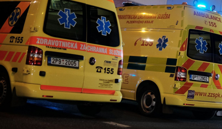 Cizinec napadl svého krajana, udeřil ho železným sekáčkem do hlavy