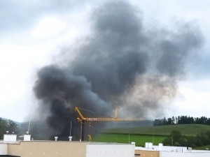 Plameny proměnily traktor v ohnivou kouli, požár způsobil škodu 1,5 milionu