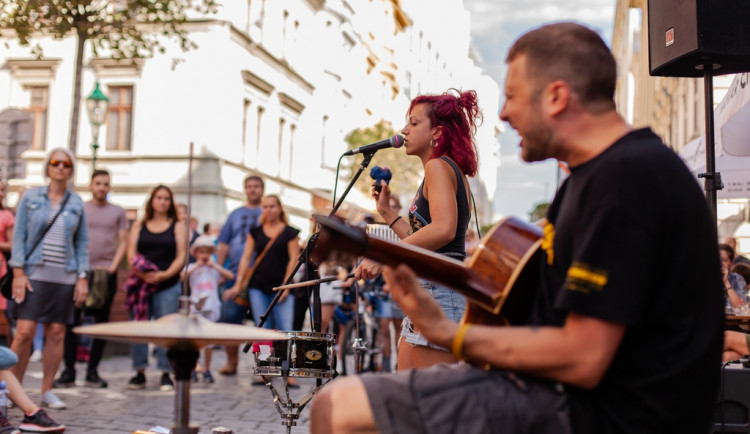 Plzeňské náměstí a okolní ulice obsadil Pilsen Busking Fest, akce potrvá do neděle
