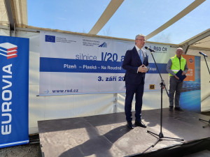 Ministr Havlíček přijel slavnostně zprovoznit první část východního okruhu, řidiči tudy jezdí už od května