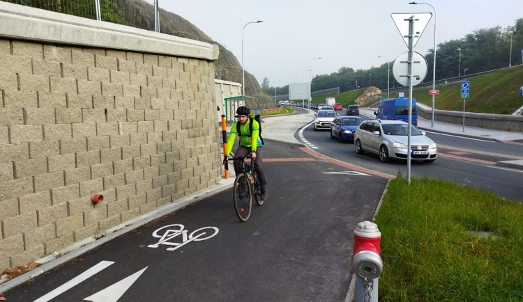 Nová plzeňská ulice Na Sudech umožnila vznik cyklostezky kolem východního okruhu města
