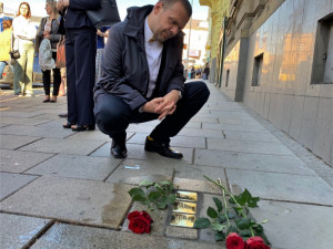 Památku obětí uctil plzeňský primátor Martin Baxa