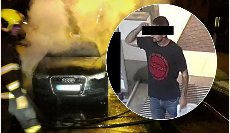 Zdevastovaný vůz Audi A6 má na svědomí žhář, policisté žádají svědky o pomoc