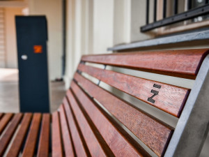 Správa železnic vybaví 12 nádraží novým mobiliářem, první budou Horažďovice