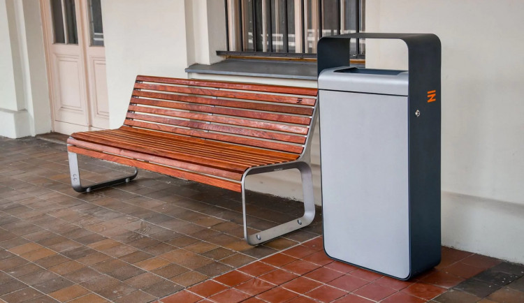 Správa železnic vybaví 12 nádraží novým mobiliářem, první budou Horažďovice