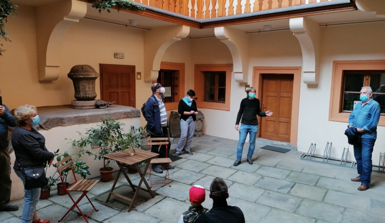 TIPY NA VÍKEND: Plzeňské dvorky, narozeniny zoologické zahrady nebo den s IZS