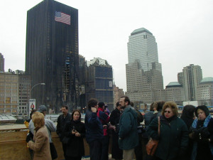 Na místě bylo vidět, jak byly poškozené i okolní budovy.