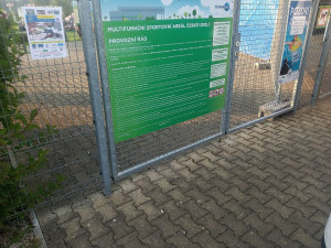 Soutěžní letáky s QR kódem jsou většinou umístěny na stromech nebo sloupech veřejného osvětlení.