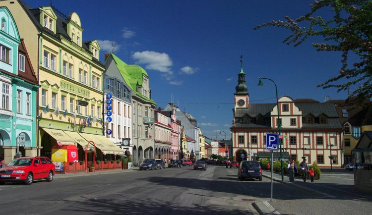 Oprava Krkonošské ulice vedoucí přes centrum Vrchlabí bude hotova do tří měsíců