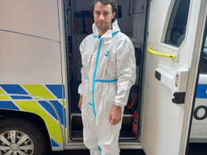 Policista skočil do vody a vytáhl topícího se muže