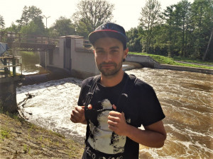 Policista skočil do vody a vytáhl topícího se muže