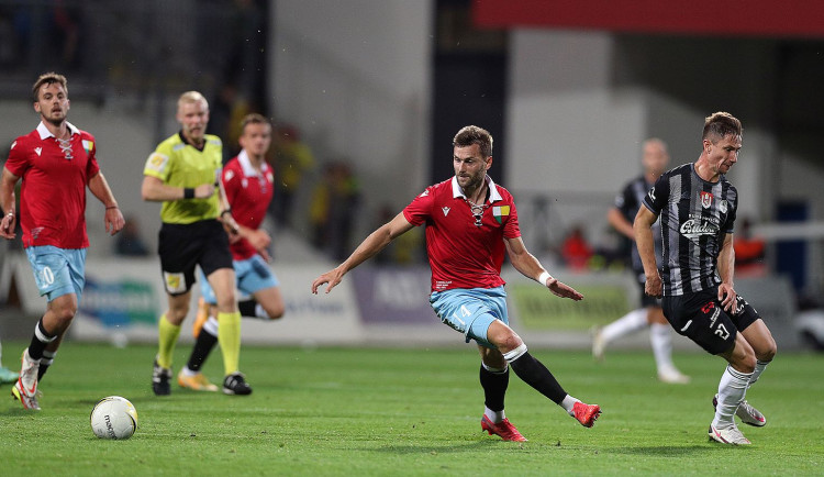 Viktoriáni v retro dresech porazili ve výročním utkání České Budějovice 2:1