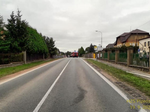 Hasiči likvidují únik zemního plynu z nadzemního zásobníku, evakuovali obyvatele pěti domů
