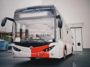 Na zkušební jízdu do ulic Plzně vyjede první elektrobus pro pražský dopravní podnik