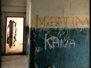 Obří dům hrůzy, ve kterém se i vraždilo, zeje už roky prázdnotou. Víme jak to vypadá uvnitř