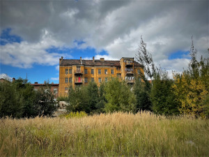 Obří dům hrůzy, ve kterém se i vraždilo, zeje už roky prázdnotou. Víme jak to vypadá uvnitř
