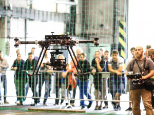 Oblíbený festival bezpilotního létání je zpět, své drony představí také armáda