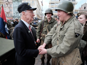 Zemřel Válečný veterán a osvoboditel Plzně Earl Ingram, bylo mu 99 let