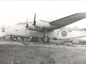 B-24 Liberator, se kterým Irving létalm na základně v Beaulieu v roce 1943.