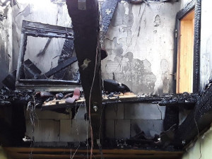 Obří požár zlikvidoval výrobnu dřevěných briket, škody jdou do milionů