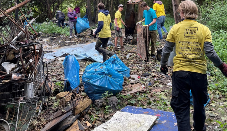 Dobrovolníci sesbírali v zákoutích města tuny odpadků a rozhodně ještě nekončí