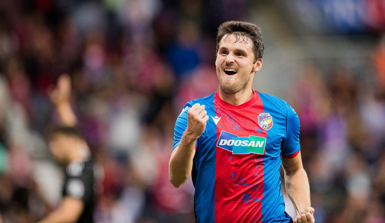 Fotbalový nároďák kosí zdravotní problémy, trenér před kvalifikací na MS povolal i dva viktoriány